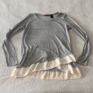 BKE Red Y2K Long Sleeve Top in Gray and Cream Small